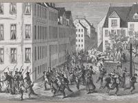 Illustration af mennesker der løber forvirret på en gade 