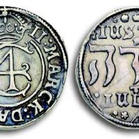 To hebræermønter med Christian d. 4. sejl og skrift på hebræisk